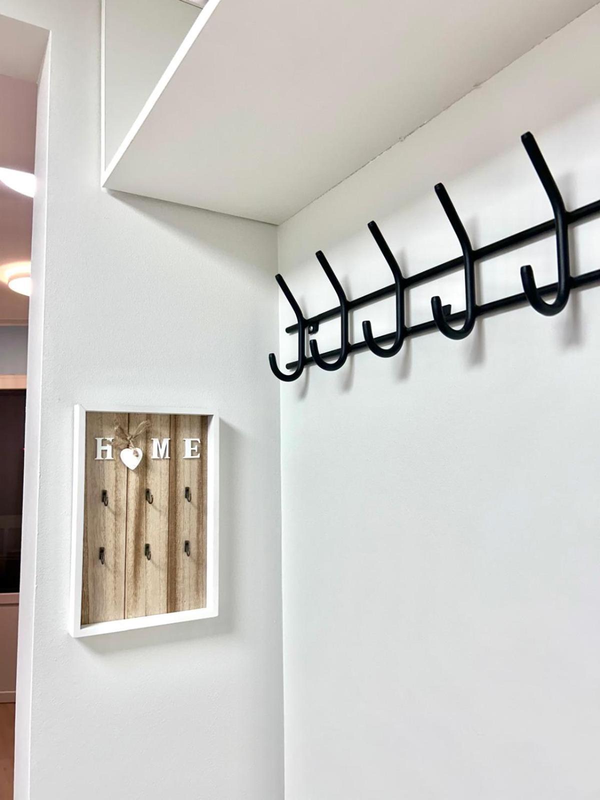 Stella'S Apartment - City Center - Free Secure Parking - Big Sun Terrace - Air Conditioning - Wifi - Tram To The Tallinn Bus Station And Old Town Exteriör bild