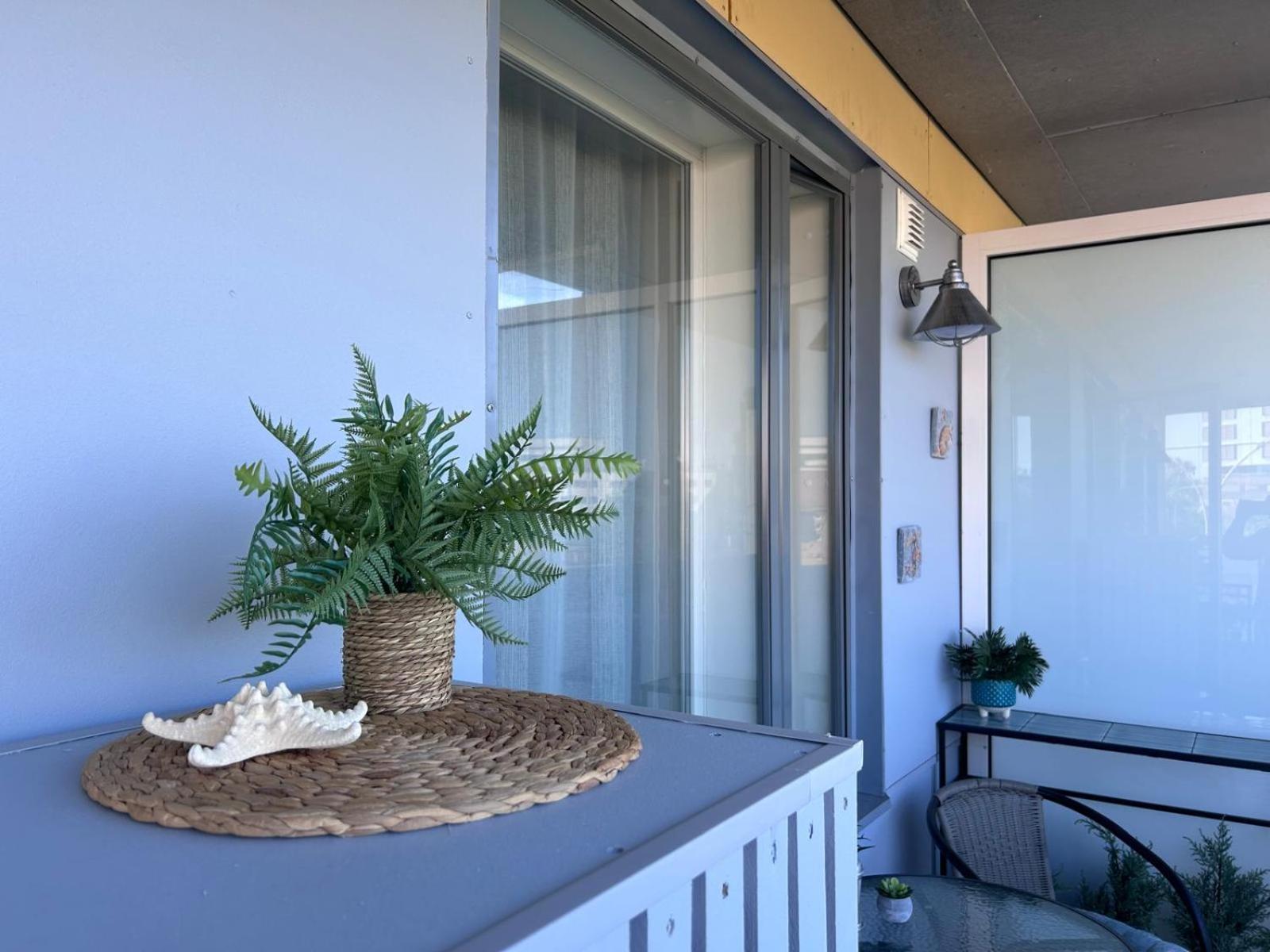 Stella'S Apartment - City Center - Free Secure Parking - Big Sun Terrace - Air Conditioning - Wifi - Tram To The Tallinn Bus Station And Old Town Exteriör bild