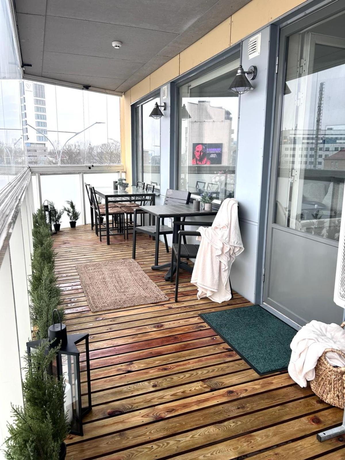 Stella'S Apartment - City Center - Free Secure Parking - Big Sun Terrace - Air Conditioning - Wifi - Tram To The Tallinn Bus Station And Old Town Exteriör bild