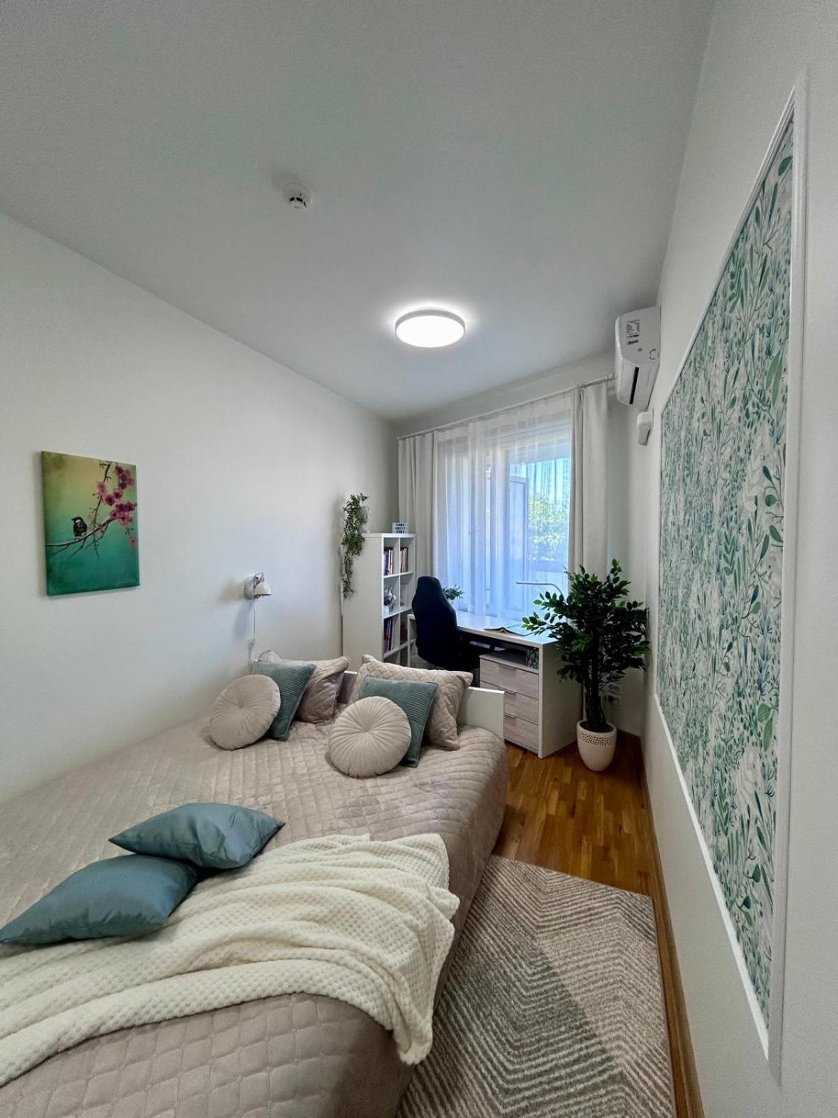 Stella'S Apartment - City Center - Free Secure Parking - Big Sun Terrace - Air Conditioning - Wifi - Tram To The Tallinn Bus Station And Old Town Exteriör bild