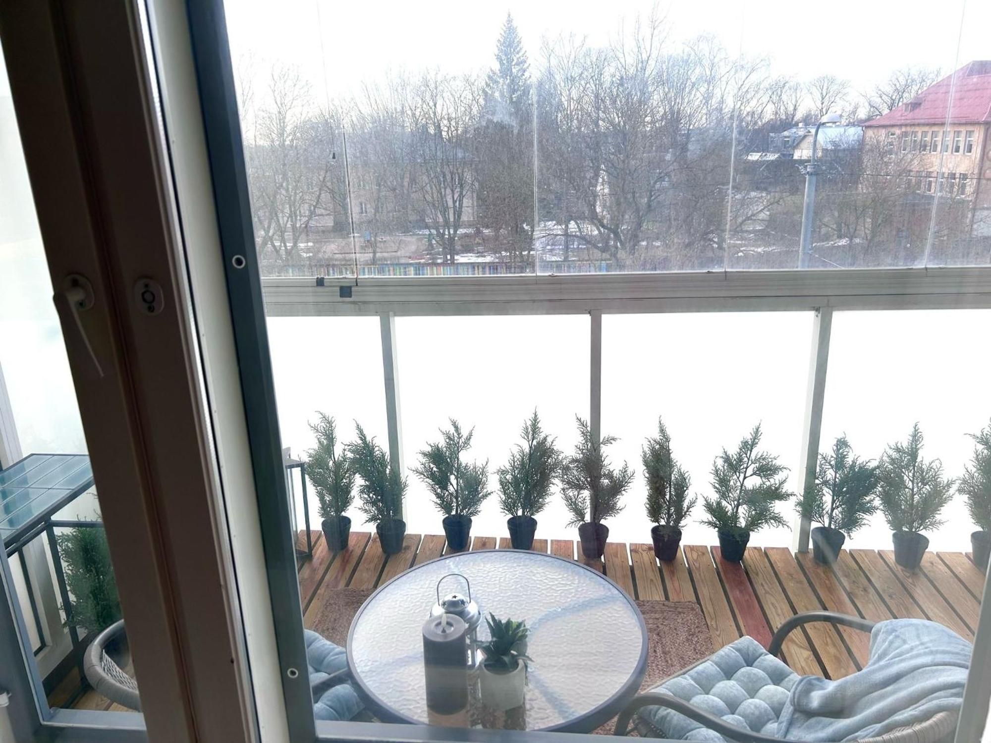 Stella'S Apartment - City Center - Free Secure Parking - Big Sun Terrace - Air Conditioning - Wifi - Tram To The Tallinn Bus Station And Old Town Exteriör bild