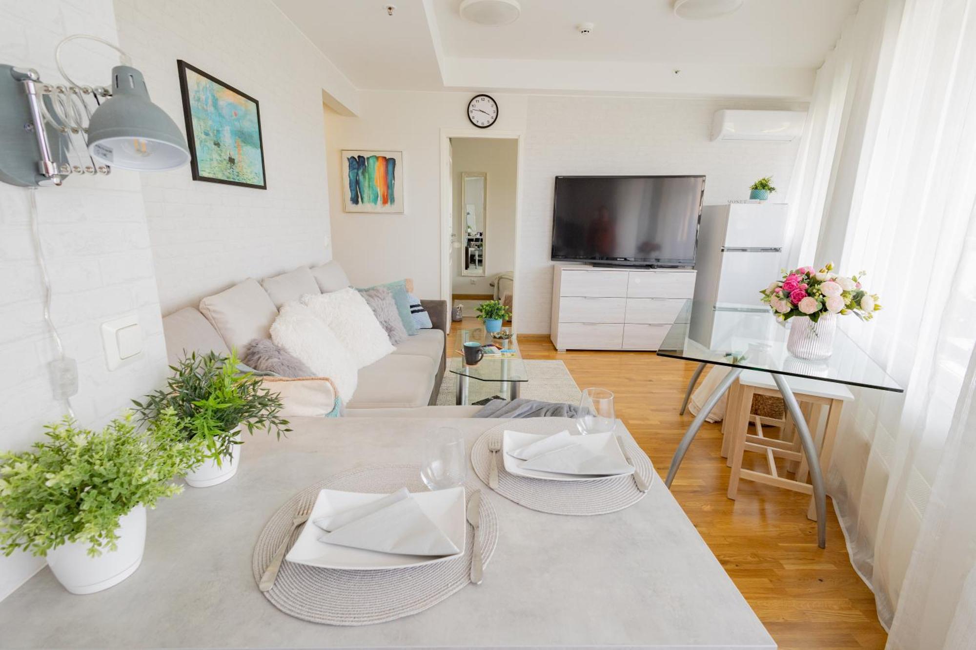 Stella'S Apartment - City Center - Free Secure Parking - Big Sun Terrace - Air Conditioning - Wifi - Tram To The Tallinn Bus Station And Old Town Exteriör bild