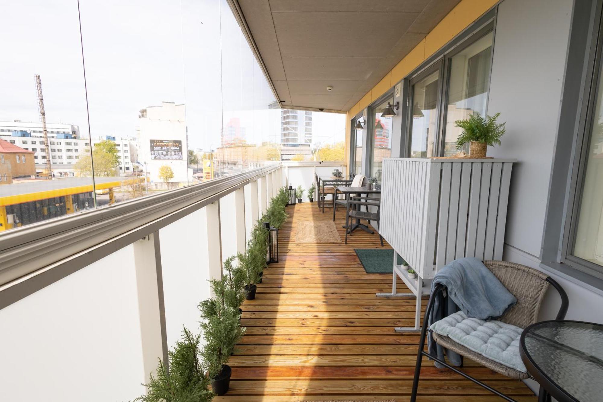 Stella'S Apartment - City Center - Free Secure Parking - Big Sun Terrace - Air Conditioning - Wifi - Tram To The Tallinn Bus Station And Old Town Exteriör bild